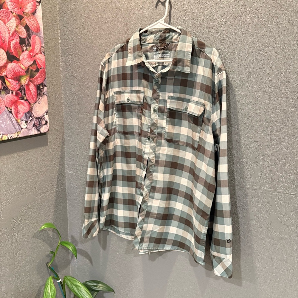 All in Motion Men's Plaid Button-Down Shirt - Brown and White